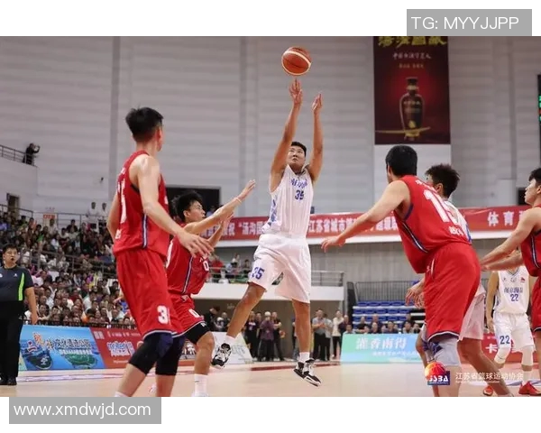 南京篮球队在邀请赛中以94分稳居积分榜首位展现强劲实力