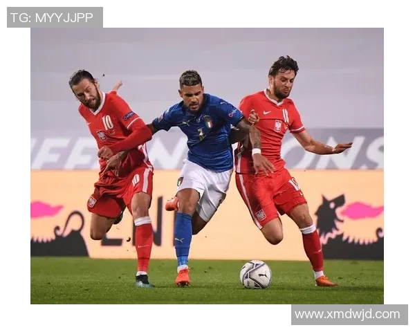 意大利足球明星优雅西服造型展现绅士风范与运动魅力